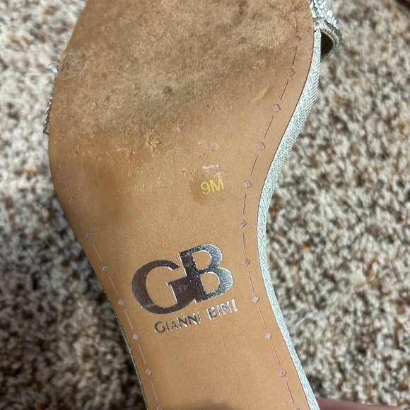Gianni Bini silver heels worn once Size 9 - Picture 3 of 3